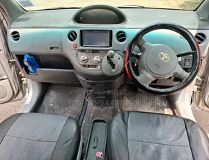 Toyota Sienta 2010 Silver