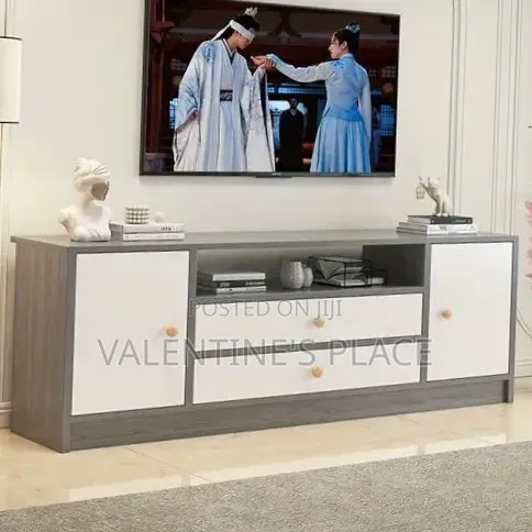 Spacious Modern 5ft TV Stand Featuring a Sleek Gray Wood-Grain