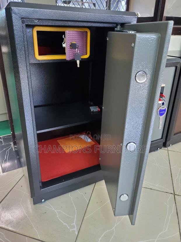 Heavy Duty 98KGs Fireproof Safe - thumbnail 2