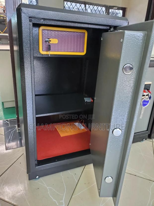 Heavy Duty 98KGs Fireproof Safe - thumbnail 3