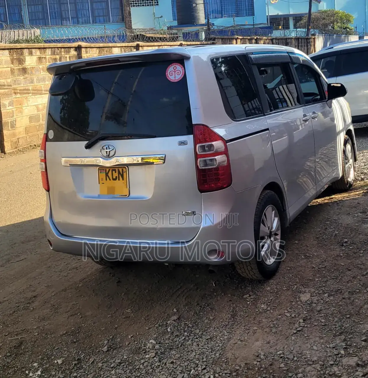 Toyota Noah 2010 Silver