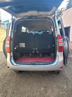 Toyota Noah 2010 Silver
