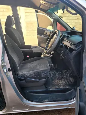 Toyota Noah 2010 Silver