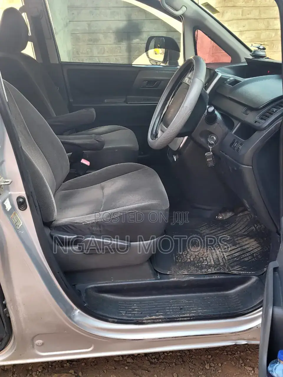 Toyota Noah 2010 Silver