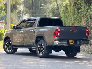 Toyota Hilux 2025 Gray