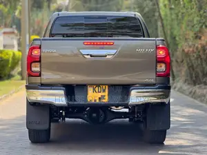 Toyota Hilux 2025 Gray