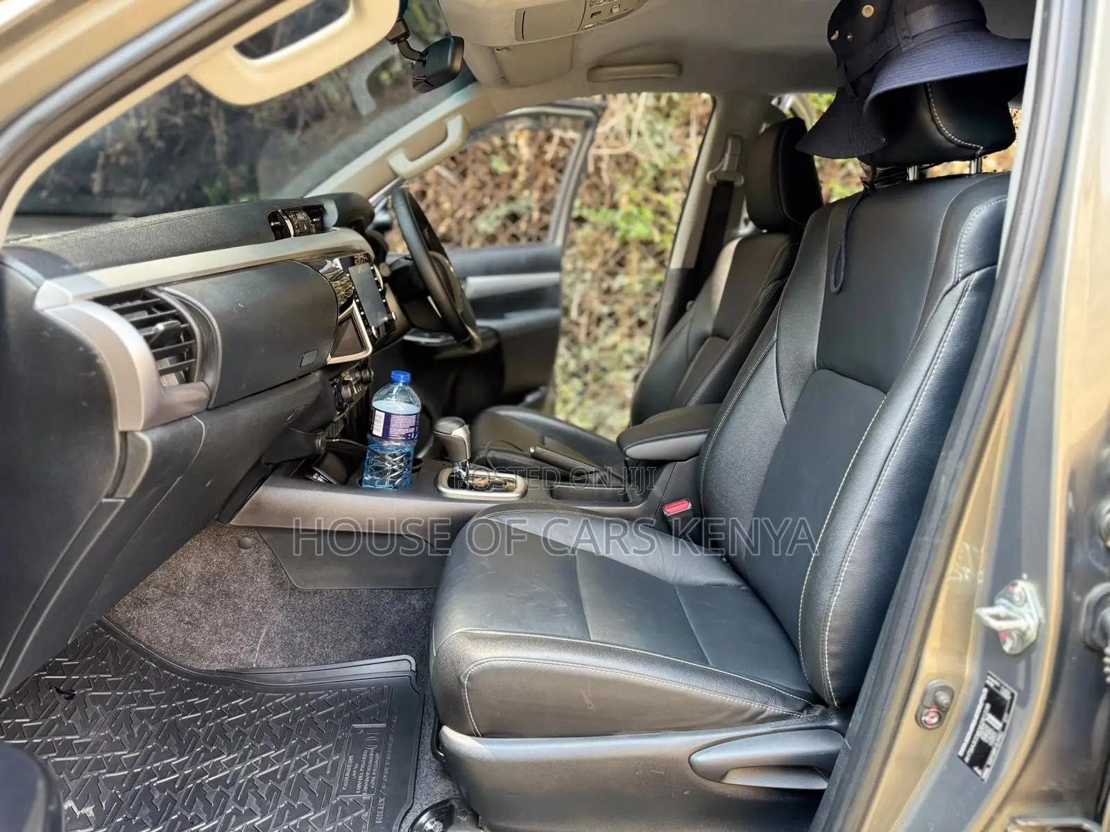 Toyota Hilux 2025 Gray