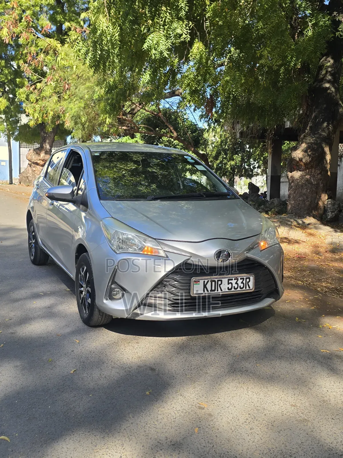 Toyota Vitz 2018 Silver