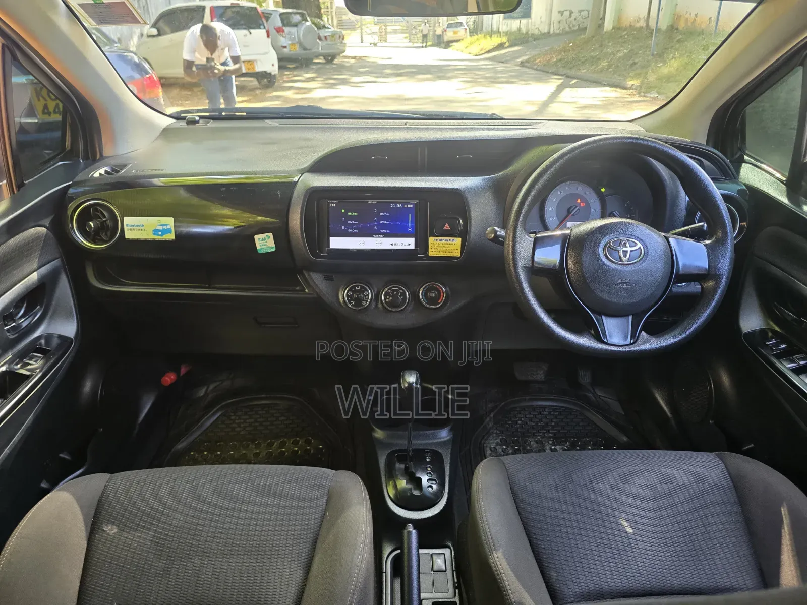 Toyota Vitz 2018 Silver