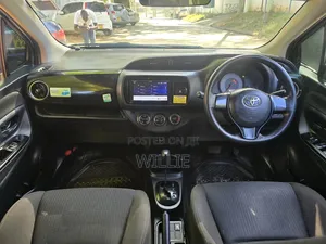 Toyota Vitz 2018 Silver