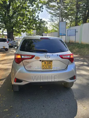 Toyota Vitz 2018 Silver