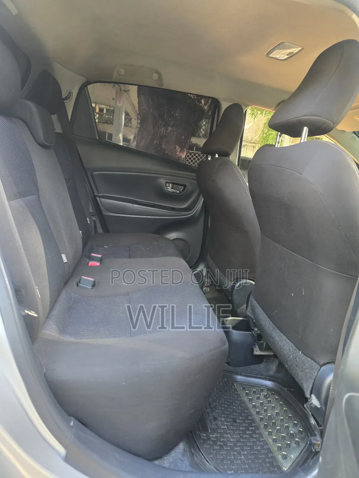 Toyota Vitz 2018 Silver