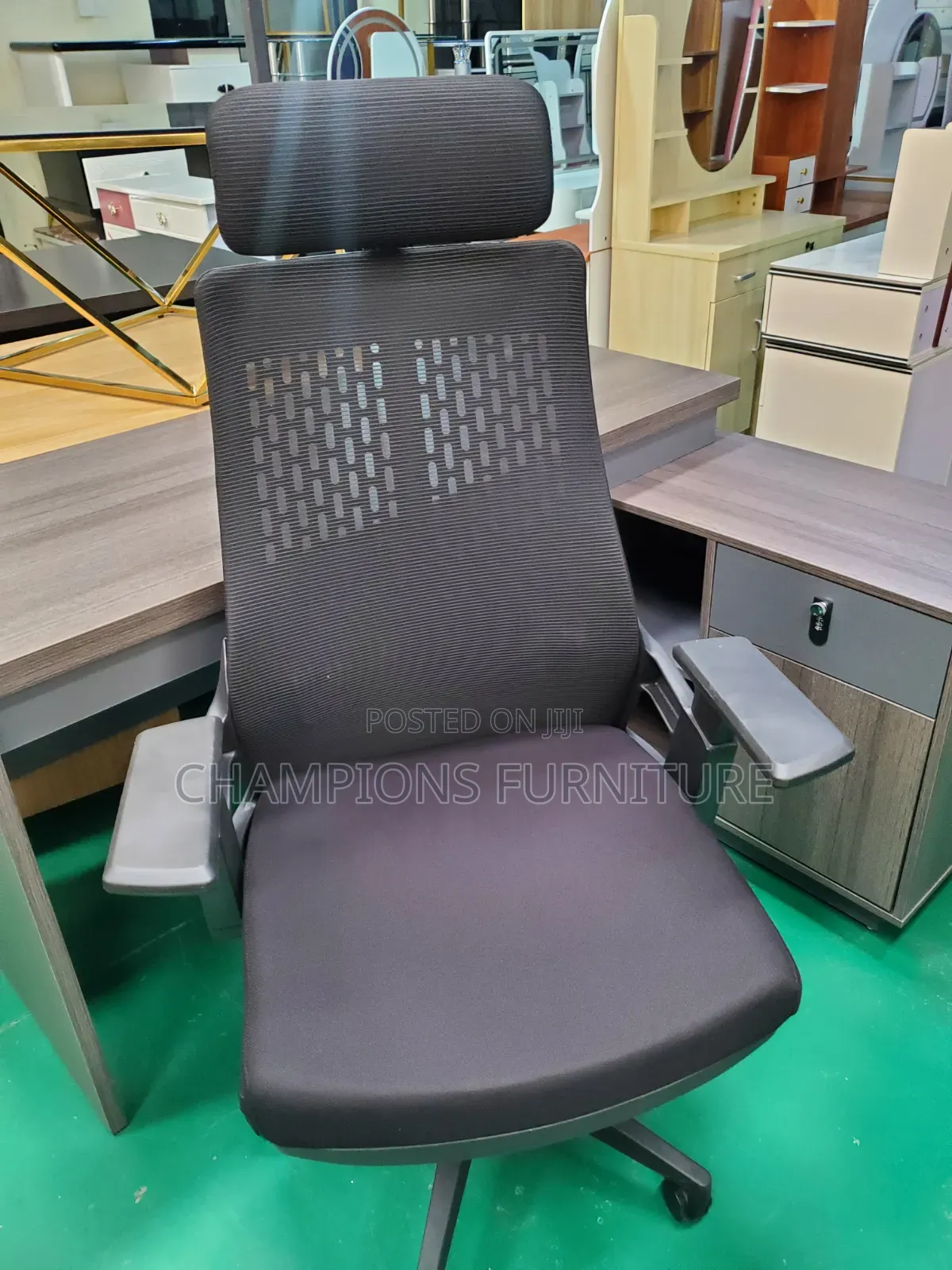 Ergonomic Office Chair With Adjustable Headrest
