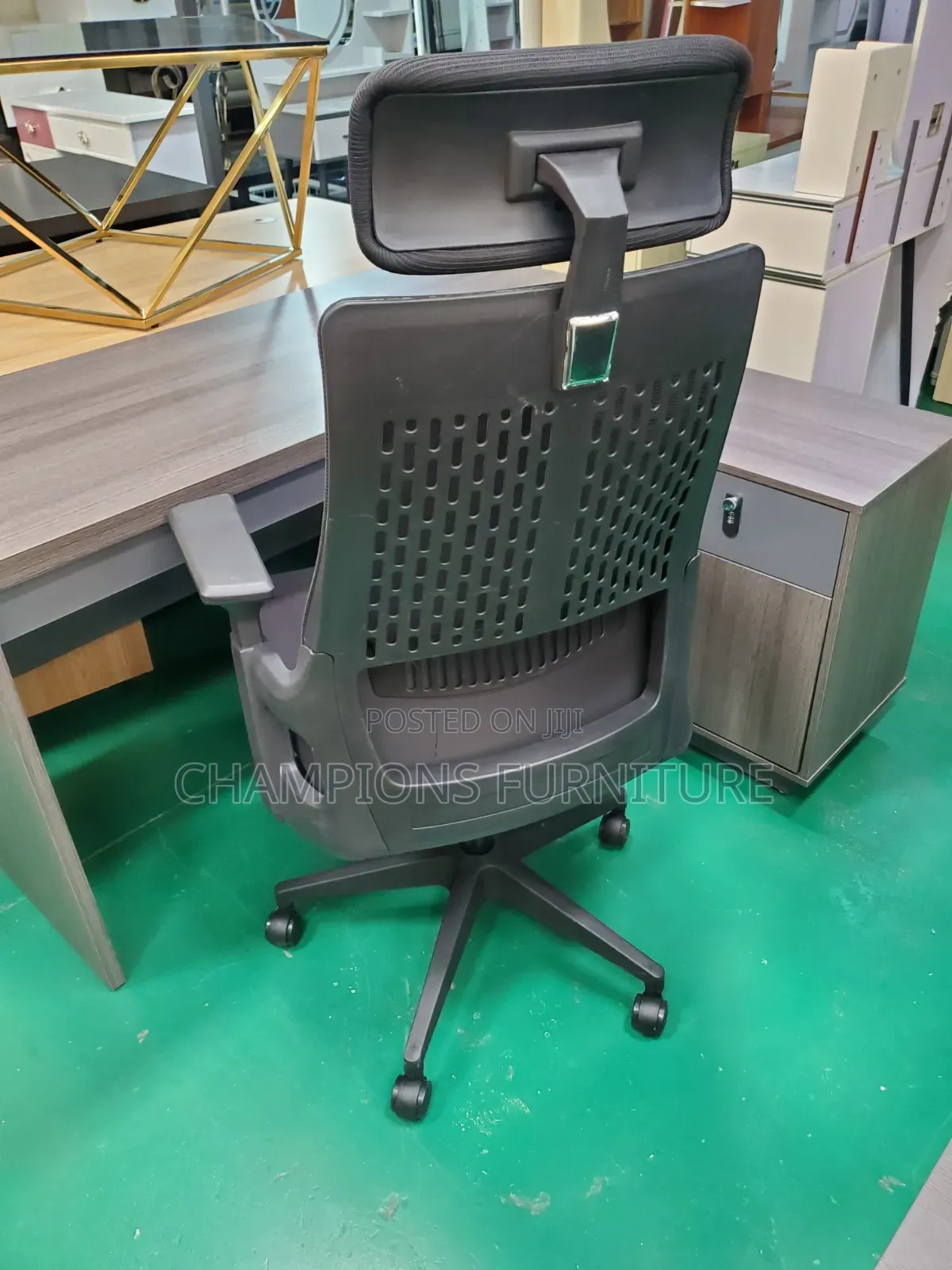 Ergonomic Office Chair With Adjustable Headrest