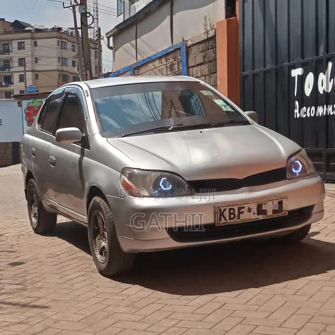 Toyota Platz 2000 Silver