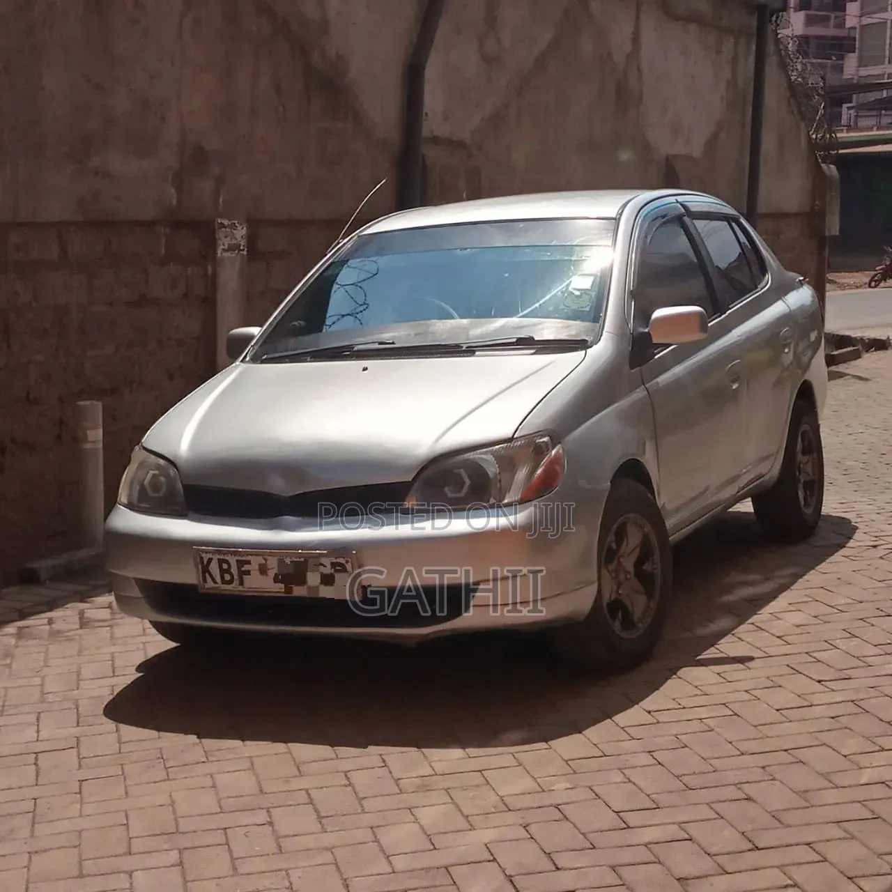 Toyota Platz 2000 Silver