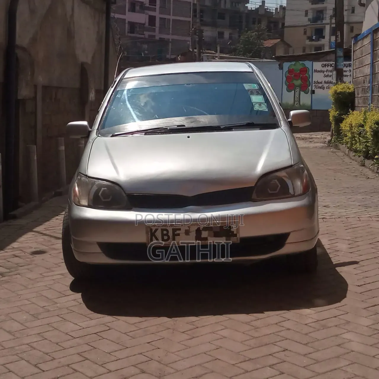 Toyota Platz 2000 Silver