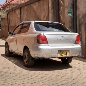 Toyota Platz 2000 Silver