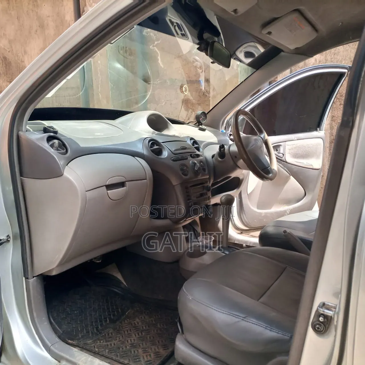 Toyota Platz 2000 Silver