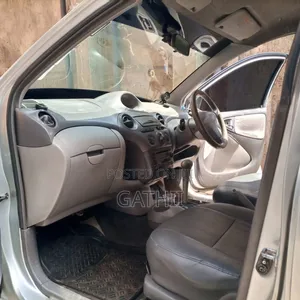 Toyota Platz 2000 Silver