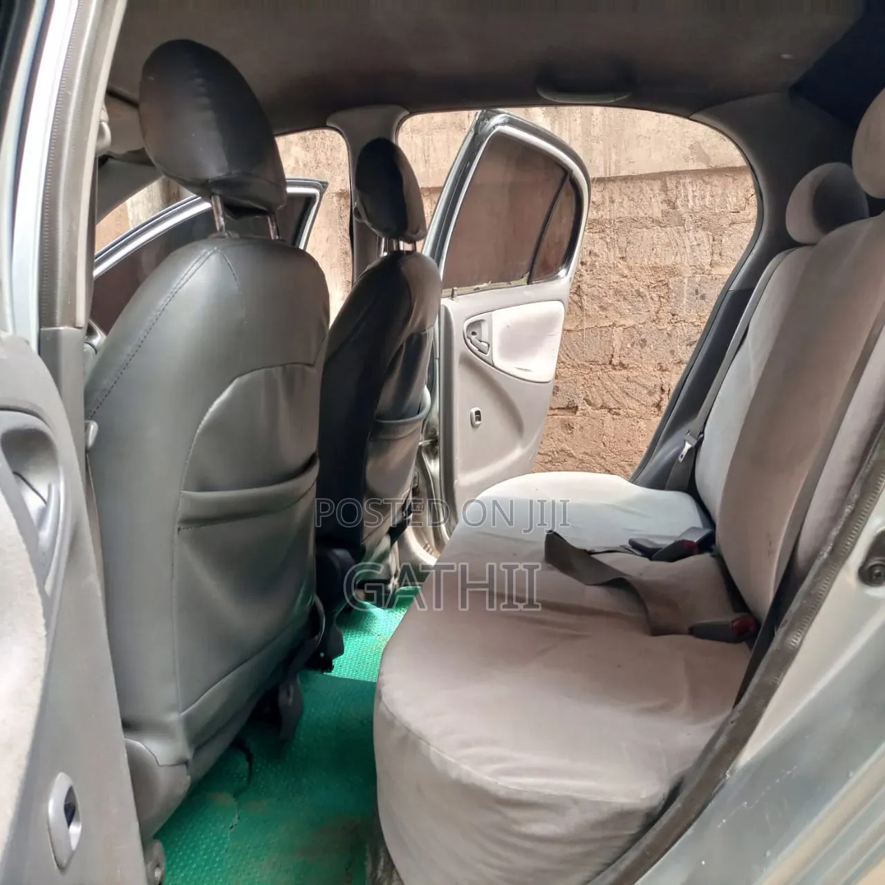 Toyota Platz 2000 Silver