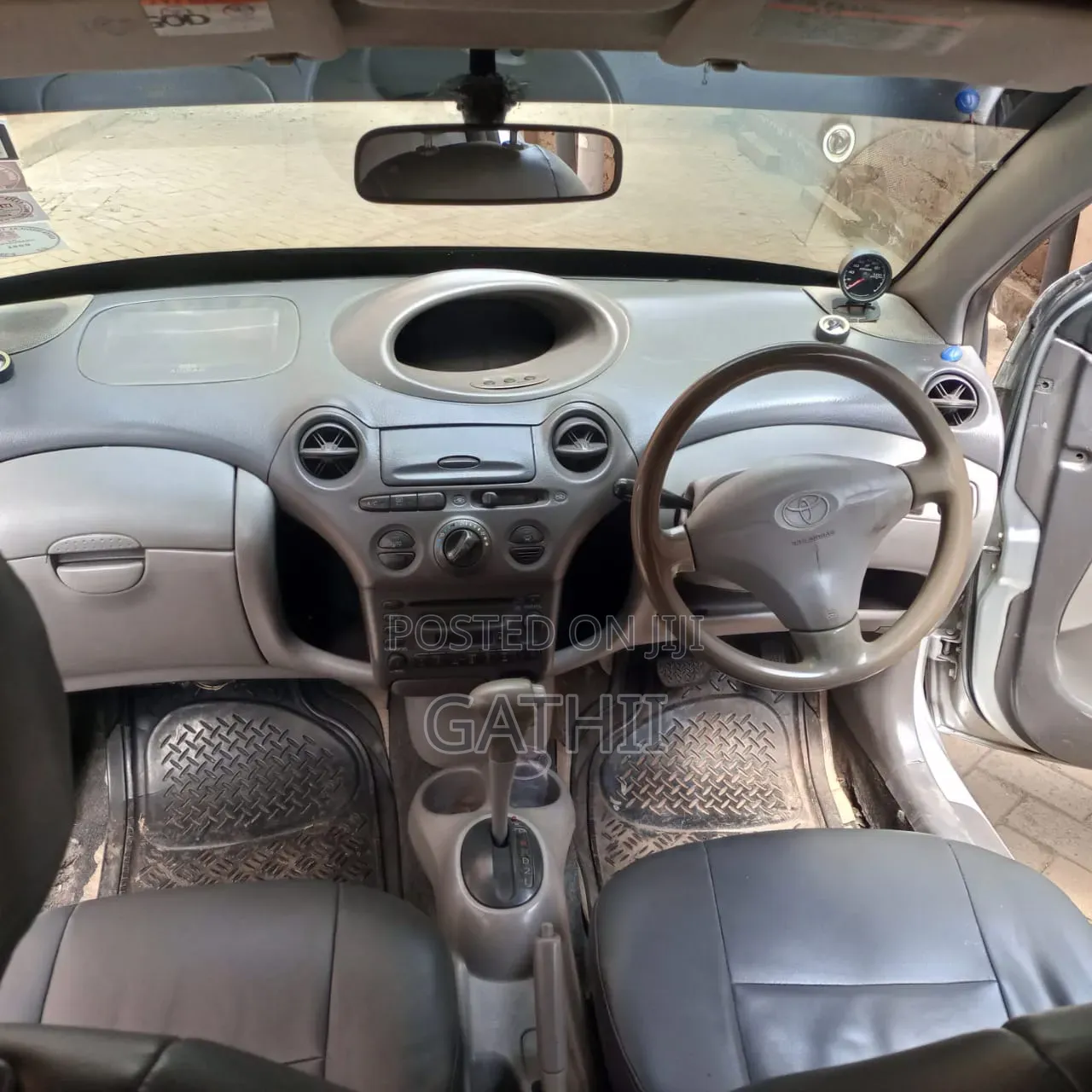 Toyota Platz 2000 Silver