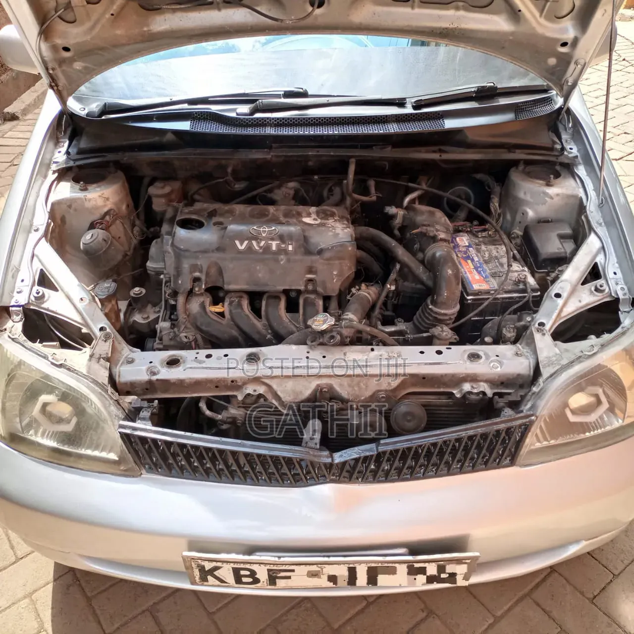 Toyota Platz 2000 Silver