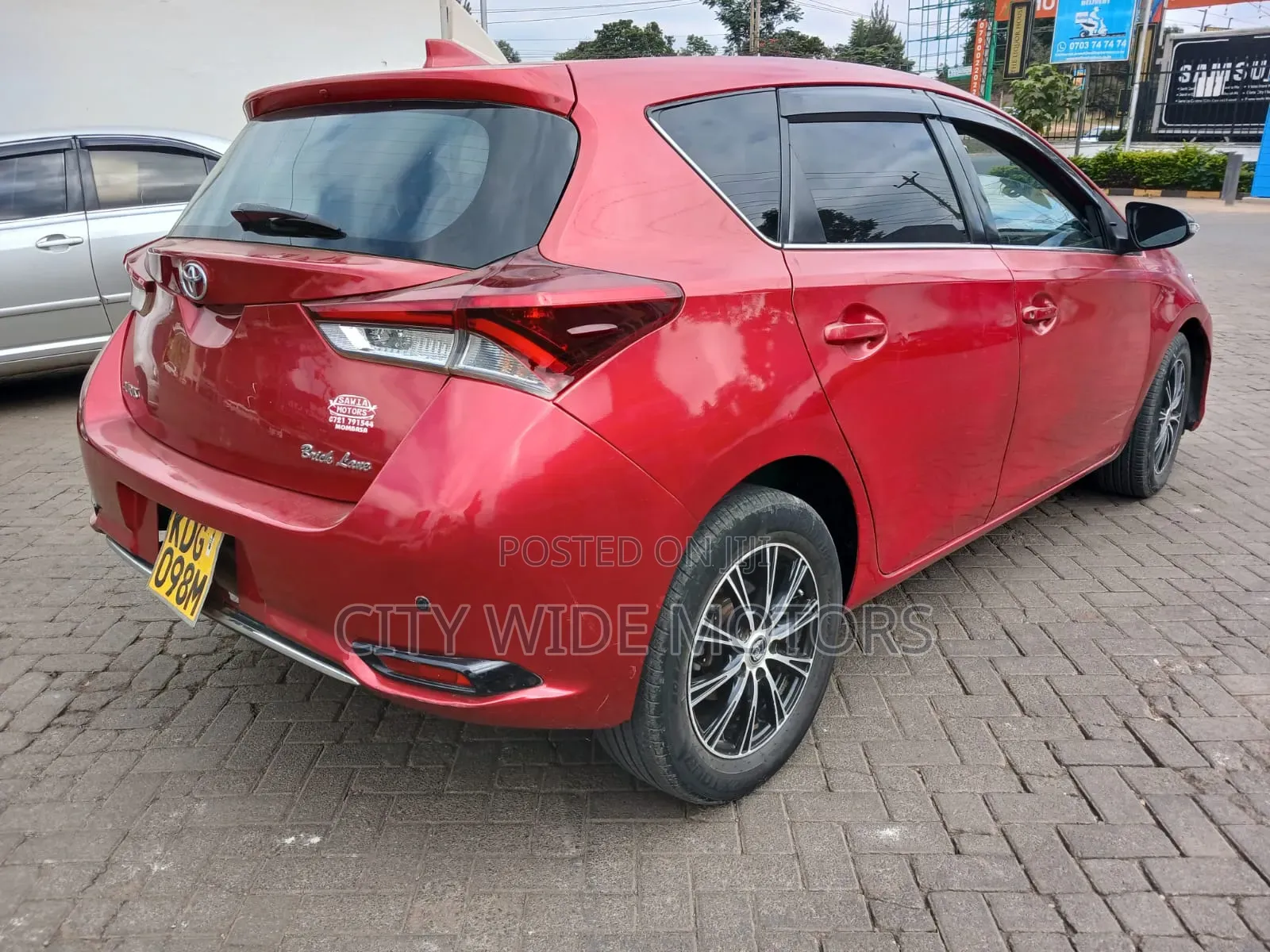 Toyota Auris 2016 Red