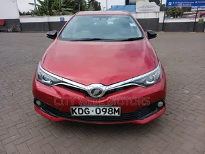 Toyota Auris 2016 Red