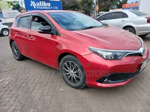 Toyota Auris 2016 Red