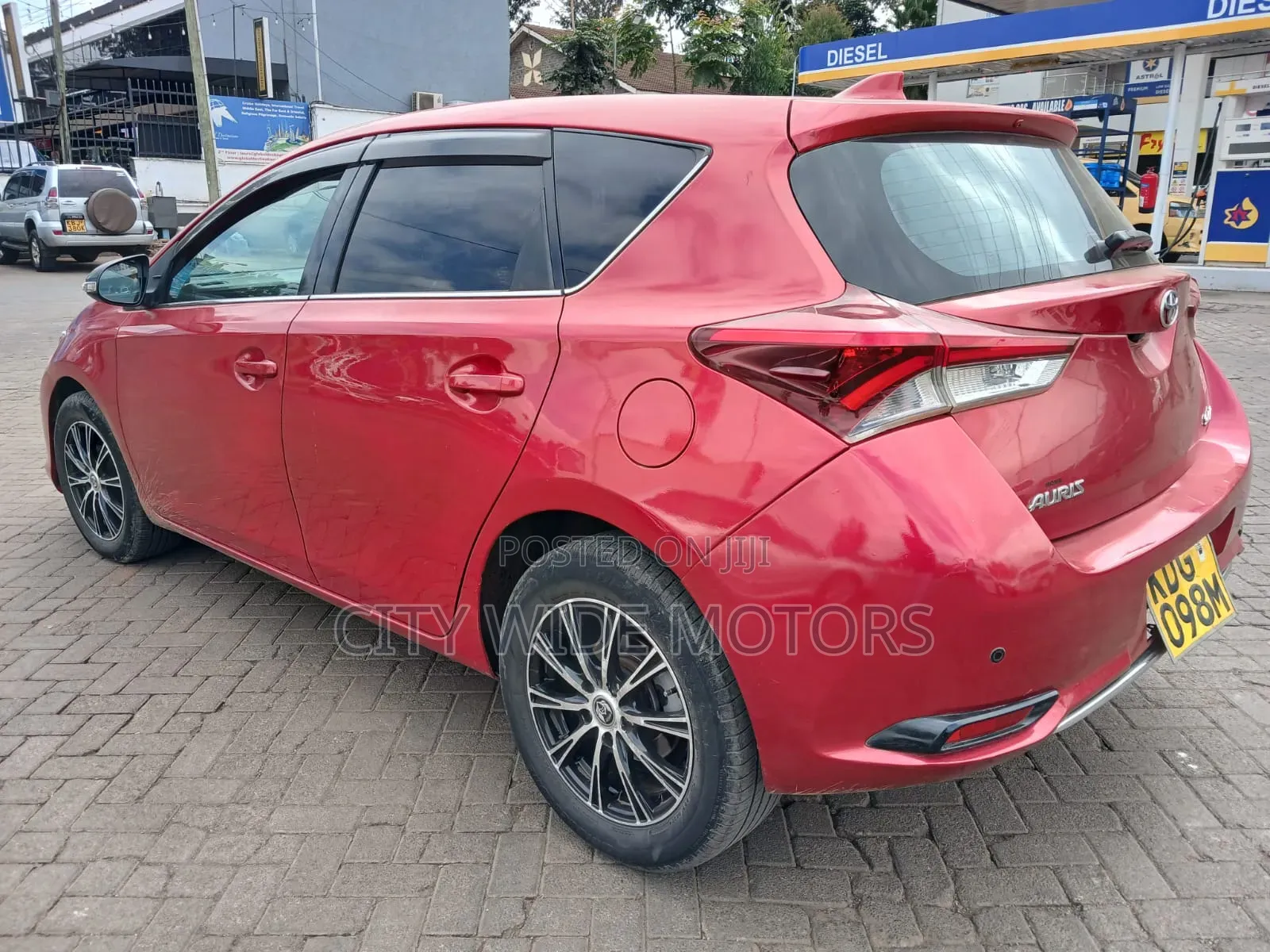 Toyota Auris 2016 Red