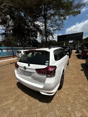 Toyota Corolla Fielder 1.5 Hybrid FWD 2019 White