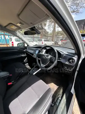 Toyota Corolla Fielder 1.5 Hybrid FWD 2019 White