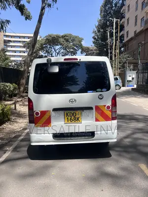 Toyota HiAce 2014 White
