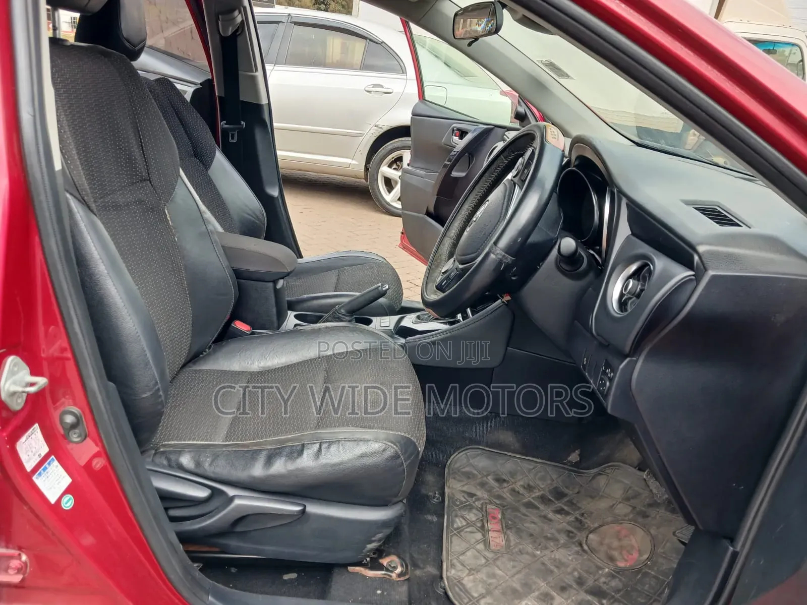 Toyota Auris 2016 Red