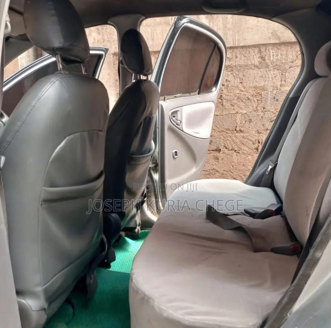 Toyota Platz 2003 Silver