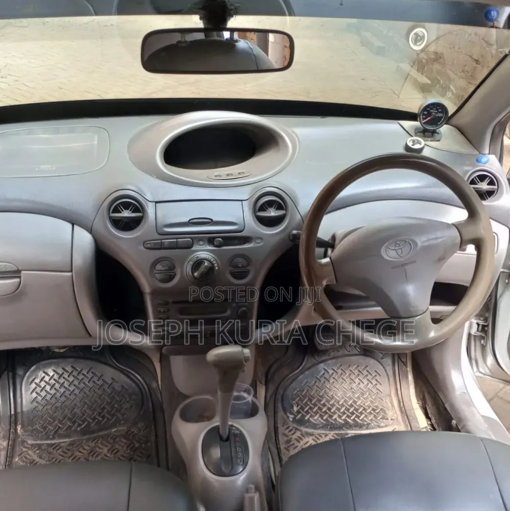 Toyota Platz 2003 Silver