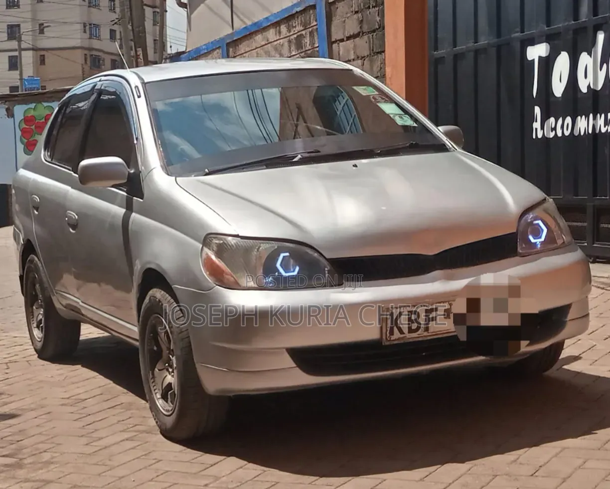 Toyota Platz 2003 Silver