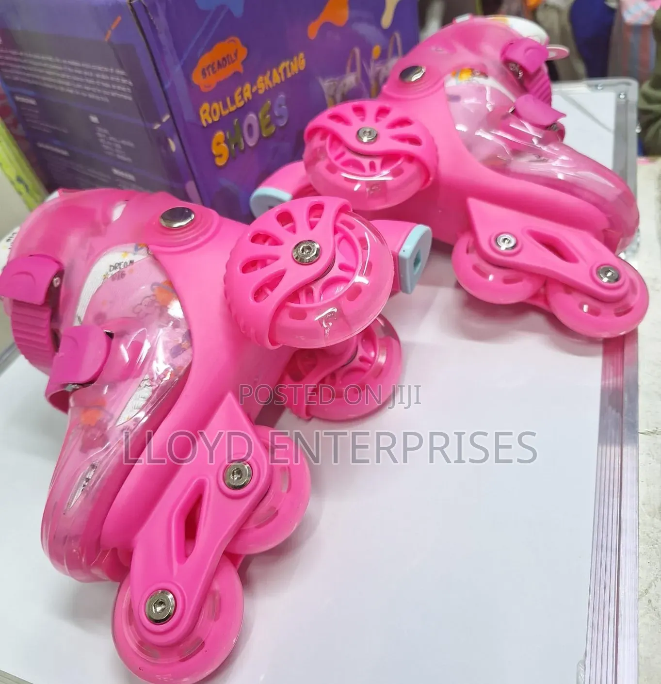 *Adjustable Roller-Skating Shoes