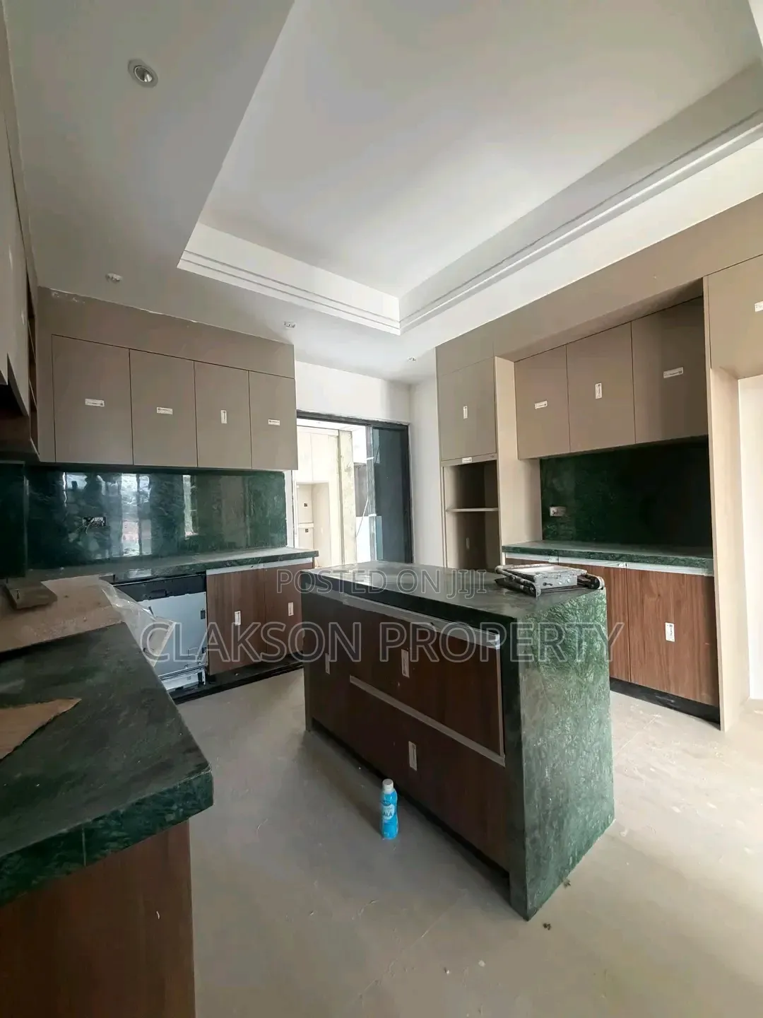 3bdrm Apartment in Westland, Spring Valley for sale