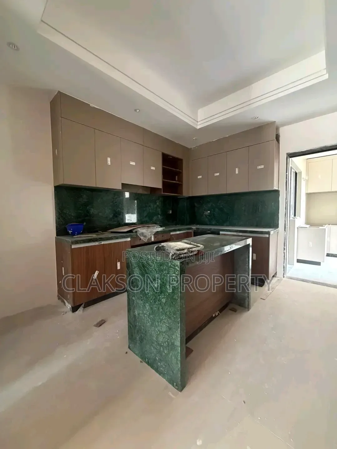3bdrm Apartment in Westland, Spring Valley for sale