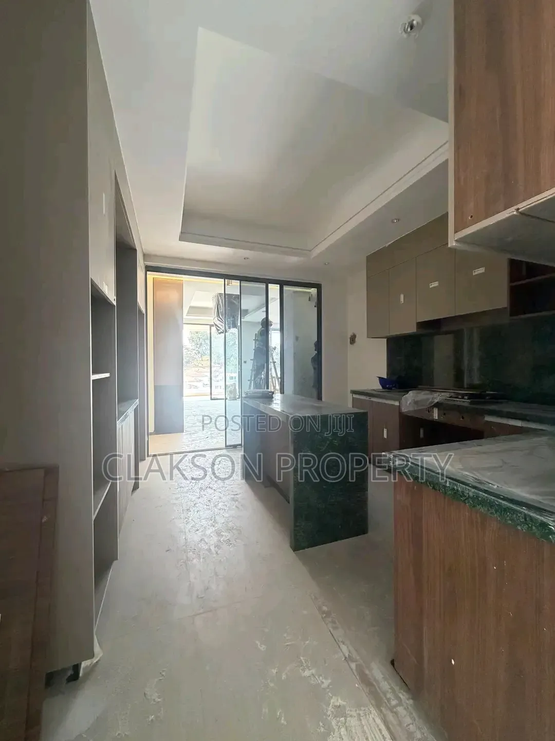 3bdrm Apartment in Westland, Spring Valley for sale