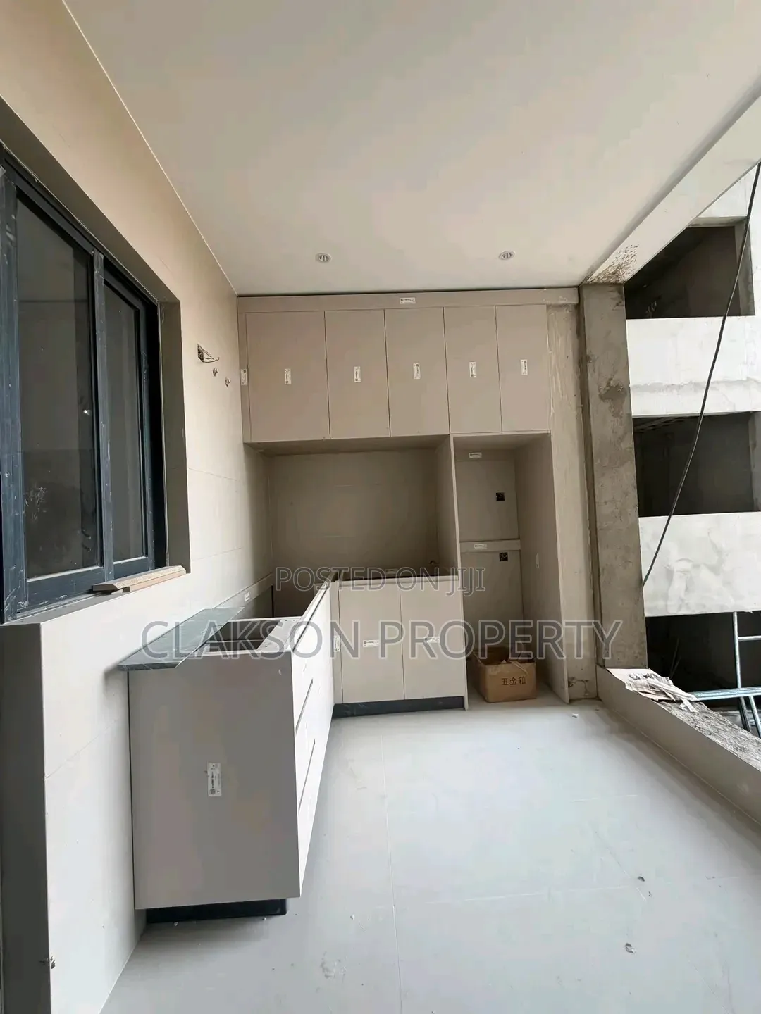 3bdrm Apartment in Westland, Spring Valley for sale