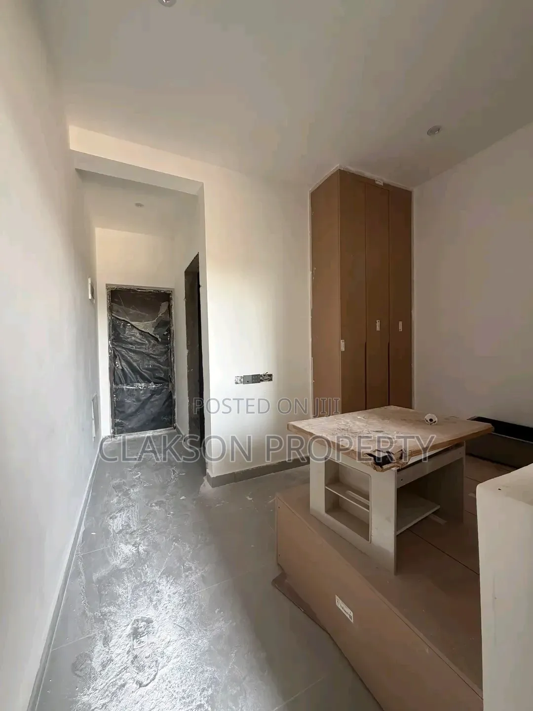 3bdrm Apartment in Westland, Spring Valley for sale