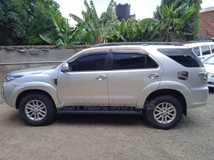 Toyota Fortuner 2.7 RWD 2012 Silver
