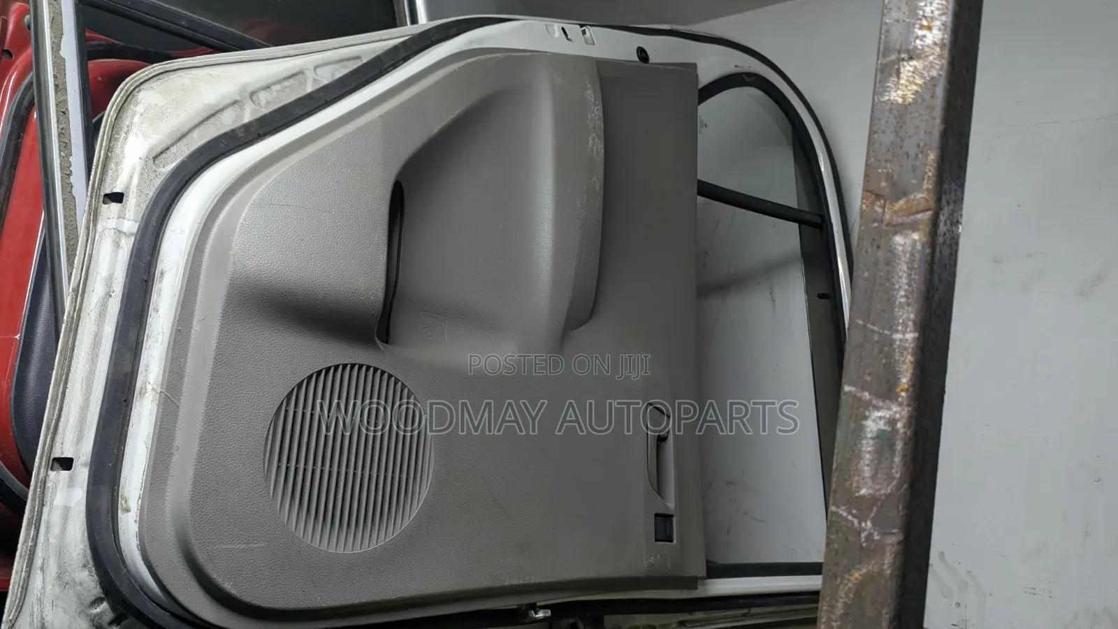 Daihatsu Move Rear Door