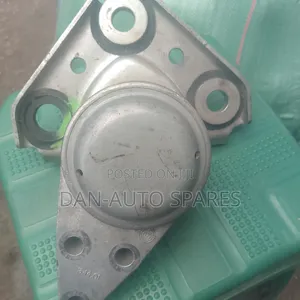 MAZDA DEMIO/VERISA Engine Mountain