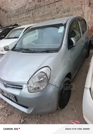 Toyota Passo 1.0 FWD 2012 Silver