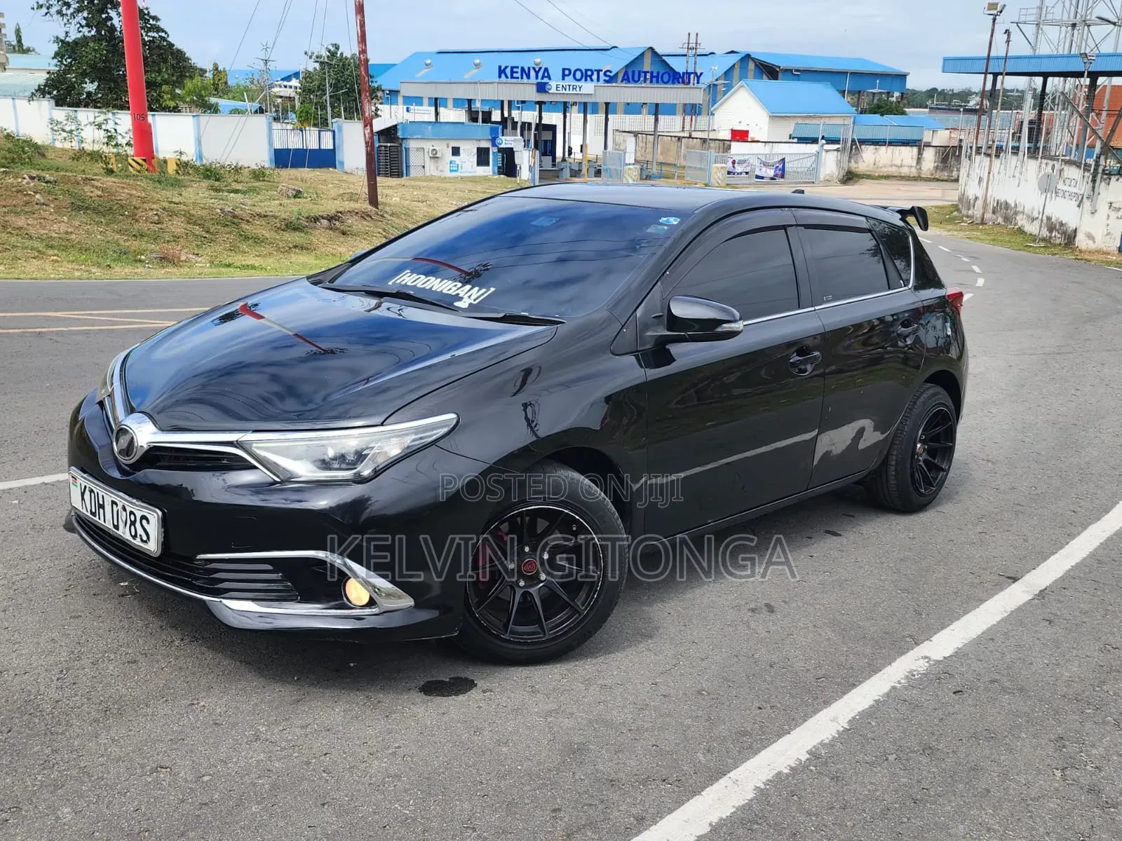 Toyota Auris 2015 Black
