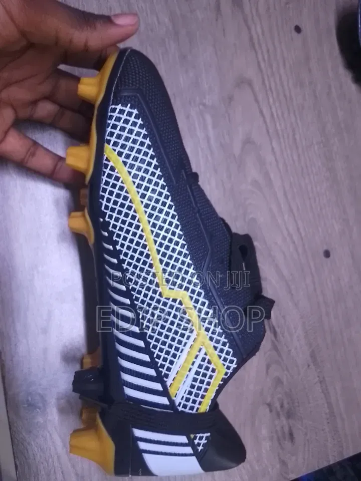 Kaotic Kids Football Boots
